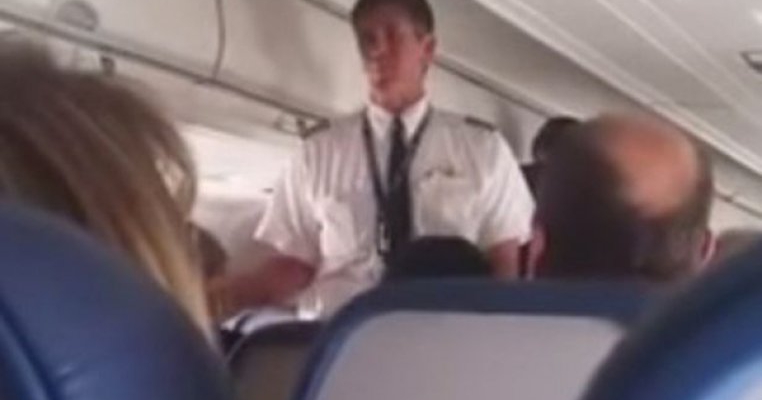 [Video]-Pilot blocat in afara cabinei chiar inainte de aterizare