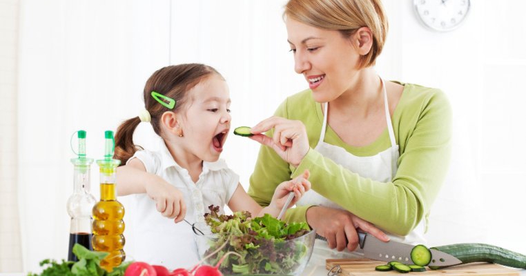 Regimuri alimentare sanatoase ideale si pentru mama si pentru copil 