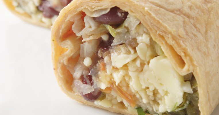 Tortilla cu ceapa rosie caramelizata si mozzarela