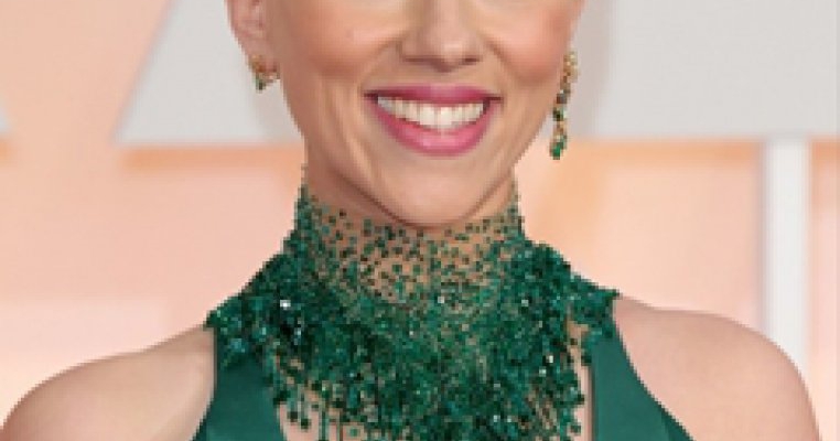 Scarlett Johansson si-a adus pompa de san la Oscaruri