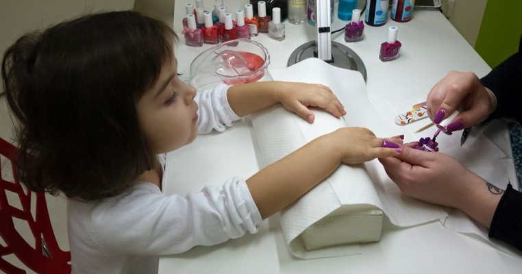 Unde mergem cu copilul: Kaigo Room, primul salon de styling si activitati educativ-creative pentru copii