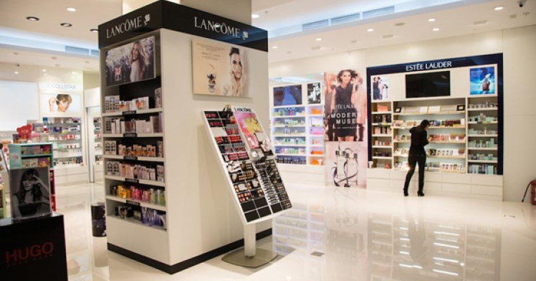 Debenhams a deschis noul magazin din Bucuresti Mall cu o prezentare neconventionala de moda si frumusete