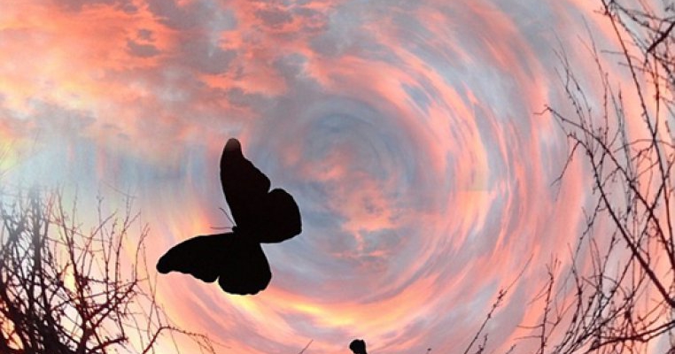 Arta cu Iphone-ul : fotografiile suprarealiste ale unei mamici cu micutii ei