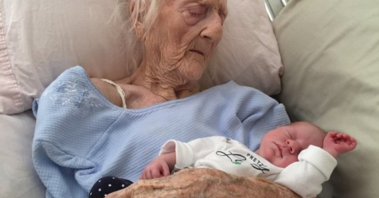 Diferenta de 101 ani intre o strabunica si cel mai tanar membru al familiei: Fotografia ce a starnit reactii incredibile