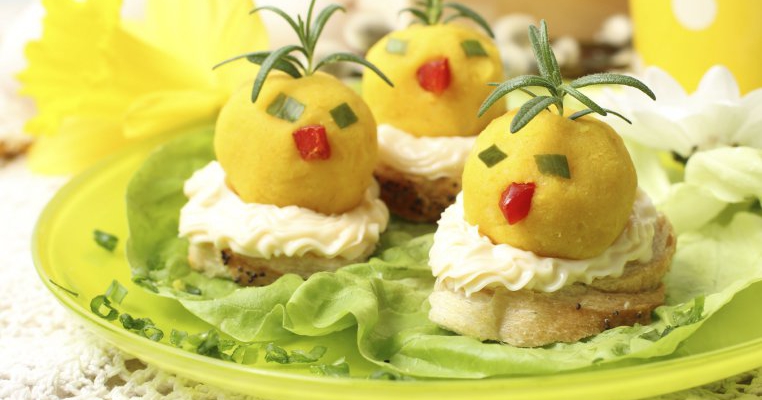 Aperitiv de Pasti: puisori din galbenus si cascaval