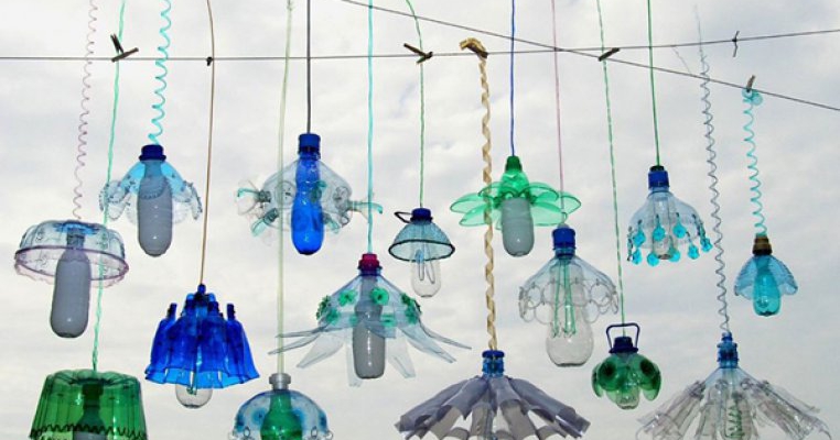 Arta din sticle reciclate, de Veronika Richterova