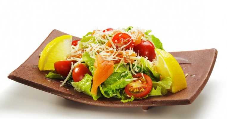 Salata cu somon si cascaval