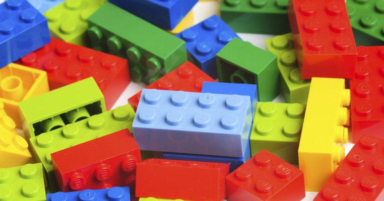 Idei de jocuri cu Lego Duplo care invata copilul culorile
