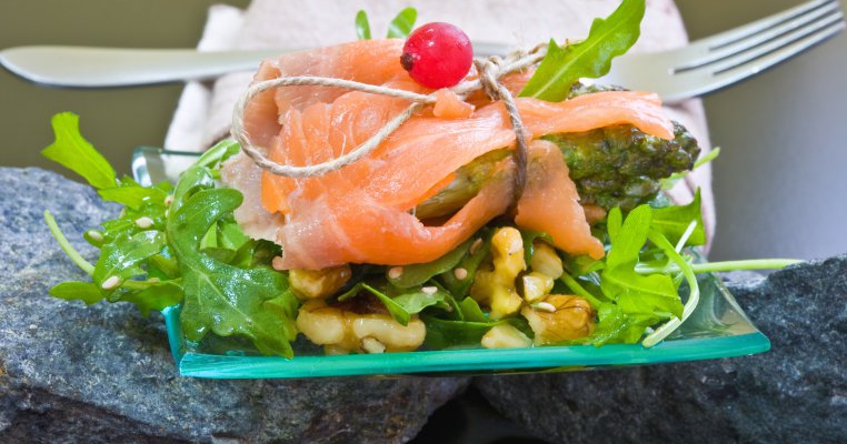 Salata de somon si sparanghel