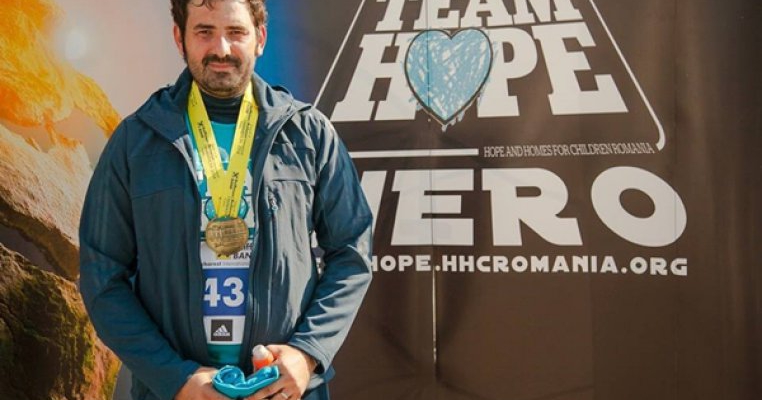 Chef Adrian Hadean imbraca din nou tricoul TEAM HOPE si alearga pentru copiii aflati in pericol de abandon