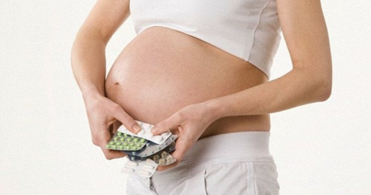 Paracetamolul in timpul sarcinii poate afecta bebelusii baieti: Infertilitate si risc de cancer 