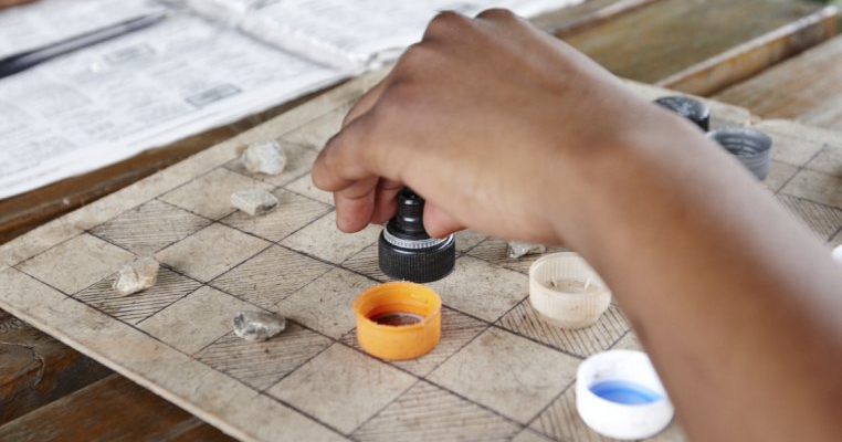 10 Jocuri pentru copii folosind capace de la sticle