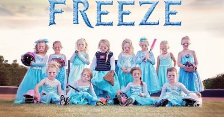 Ce legatura exista intre o echipa de softball feminin si celebrul film animat Frozen?