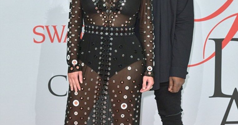 Kim Kardashian asteapta un baietel!