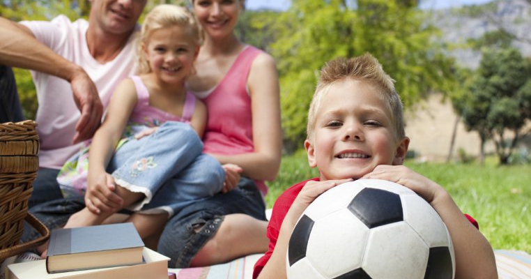 Cum ne putem distra la picnic: 10 idei de jocuri