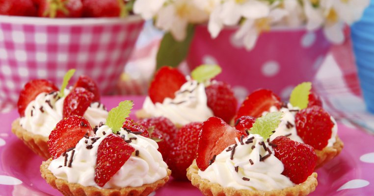 Tarte cu mascarpone si capsuni