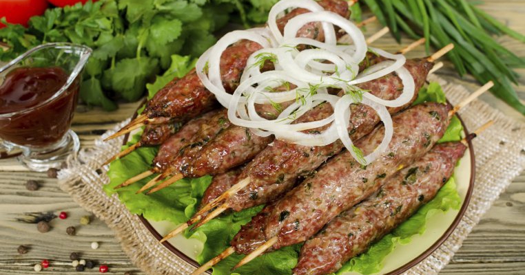 La gratar: kebab din carne de vita