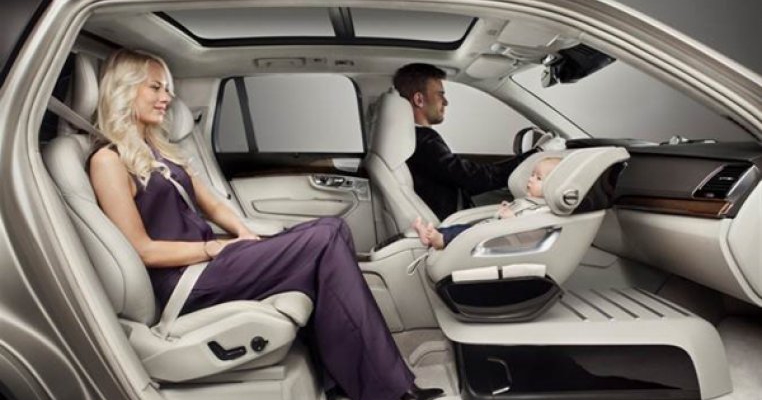Volvo creeaza masina ce va avea scaunul pentru copii in partea din fata