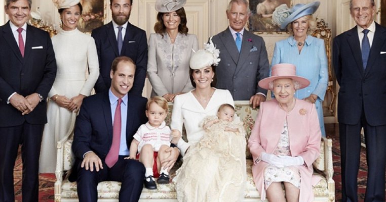 Au aparut primele fotografii oficiale de la botezul printesei Charlotte!