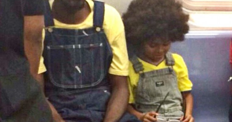 Cel mai amuzant tatic si-a dus fiul la film imbracat in costum de Minion