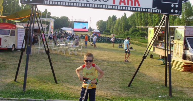 Vizionare de film in aer liber in parcul Herastrau