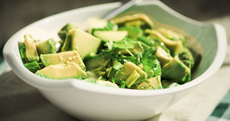 Salata de castraveti cu avocado