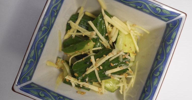 Salata de castraveti cu branza Cheddar