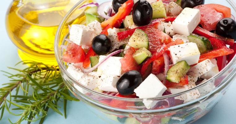 Salata de cascaval si porumb