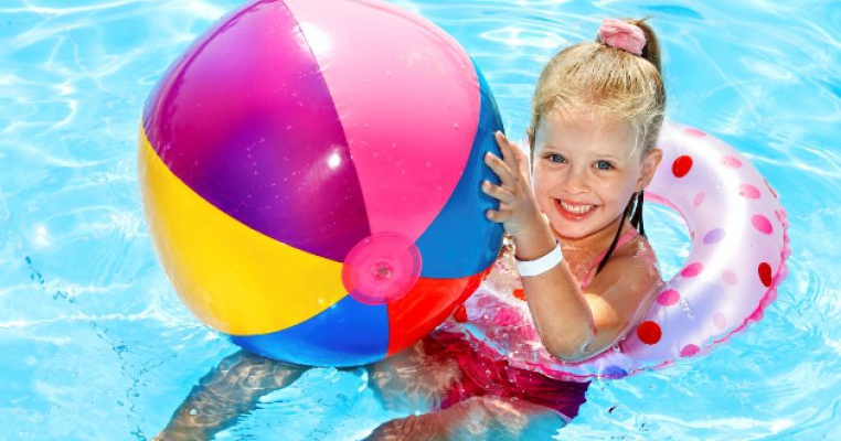 9 Jocuri pentru o zi distractiva la piscina