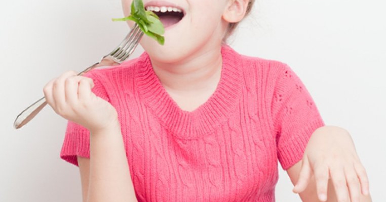 7 verdeturi care nu trebuie sa lipseasca din alimentatia copilului
