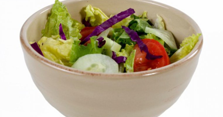 Salata de varza si castraveti cu sos de smantana