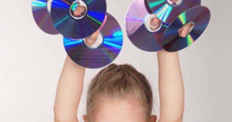 Cum putem recicla CD-urile vechi- idei de activitati de crafting pentru tine si copilul tau