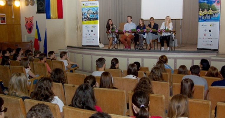 Laureatele cu aur ale Romaniei ii indeamna pe copiii si adolescentii din scolile bucurestene sa participe la cursele din cadrul Raiffeisen Bank Maratonul Bucuresti 