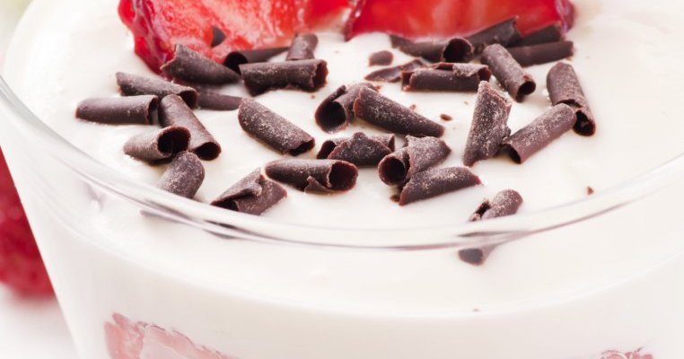 Desert cu inghetata si crema de branza
