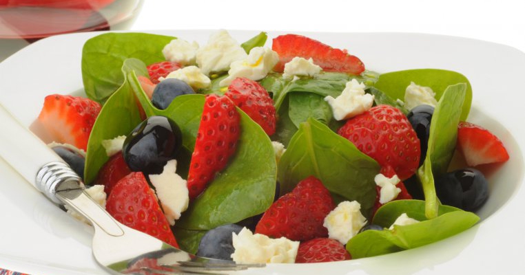 Salata de fructe si branza de vaci