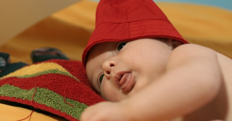 9 lucruri pe care sa le iei cu tine, cand mergi cu bebelusul la plaja