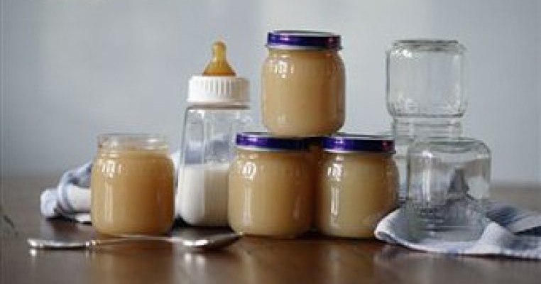 Pasi pentru introducerea mancarii solide in alimentatia bebelusului tau