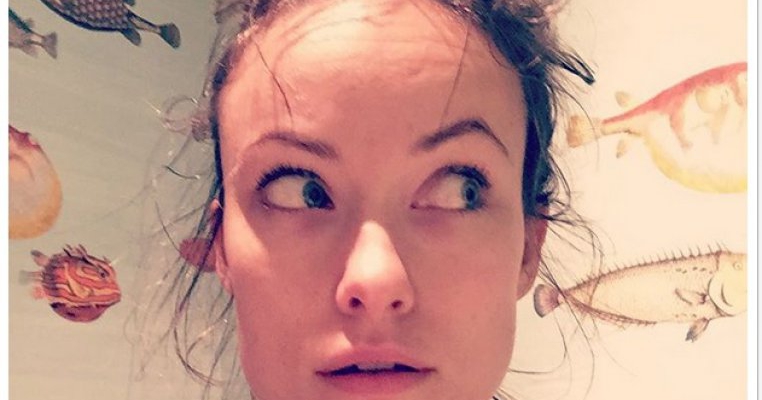 Olivia Wilde captureaza rolul de mama intr-un selfie amuzant