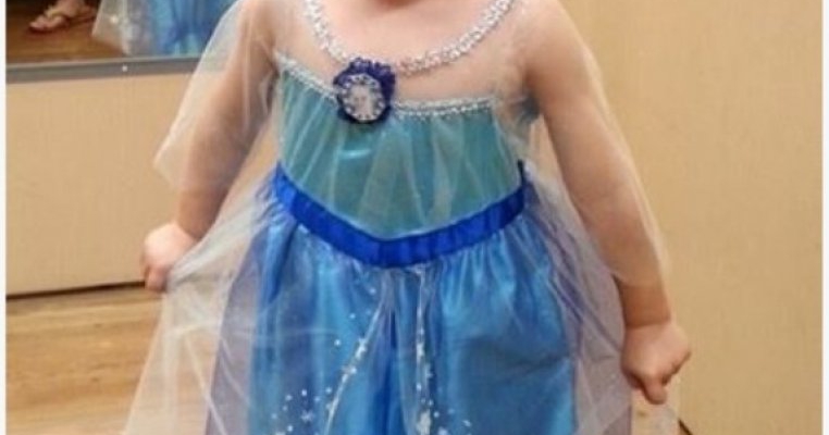 Ce a facut un tata cand baietelul lui si-a dorit sa fie Elsa de Halloween