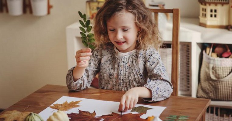 Sa ne bucuram de culorile toamnei- crafting cu frunze de toamna pentru tine si copilul tau