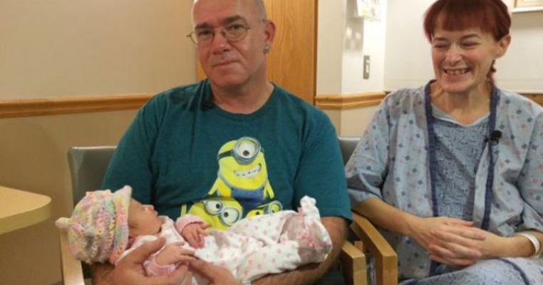 Caz incredibil! O femeie ajunge la spital cu dureri de stomac si afla ca este insarcinata!