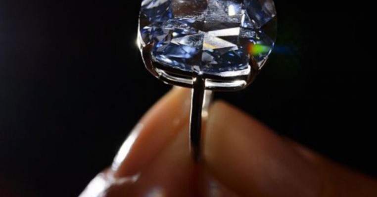 Dragoste de tata sau inconstienta? Un miliardar i-a facut cadou fetitei lui un diamant de 48 de milioane de dolari