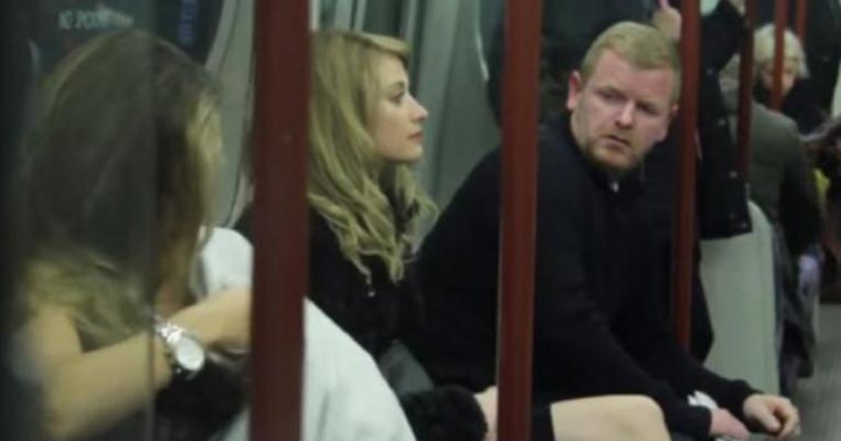 Experiment social: cum reactioneaza oamenii la persoane agresive fata de alaptatul in public?