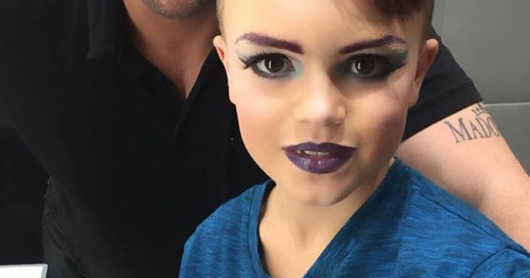 Arta machiajului nu tine cont de sex si varsta! Un baietel de 8 ani vrea sa devina make-up artist