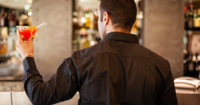 Studiu: abuzul de alcool al tatilor poate afecta dezvoltarea fetala a bebelusului