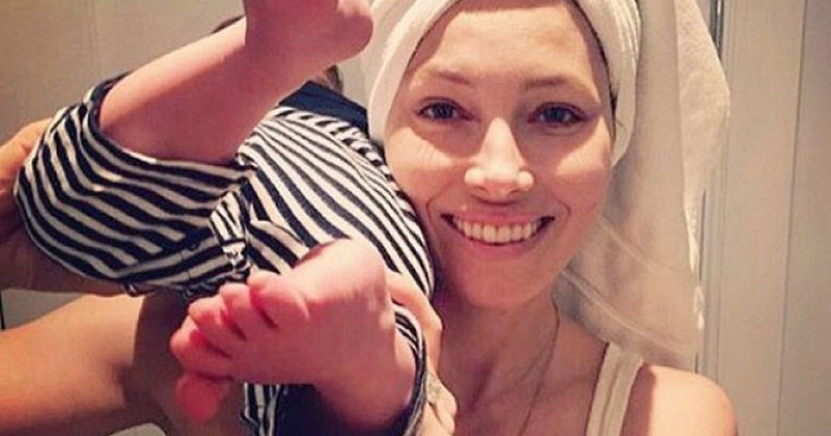 Jessica Biel are dimineti haotice ... ca orice mama