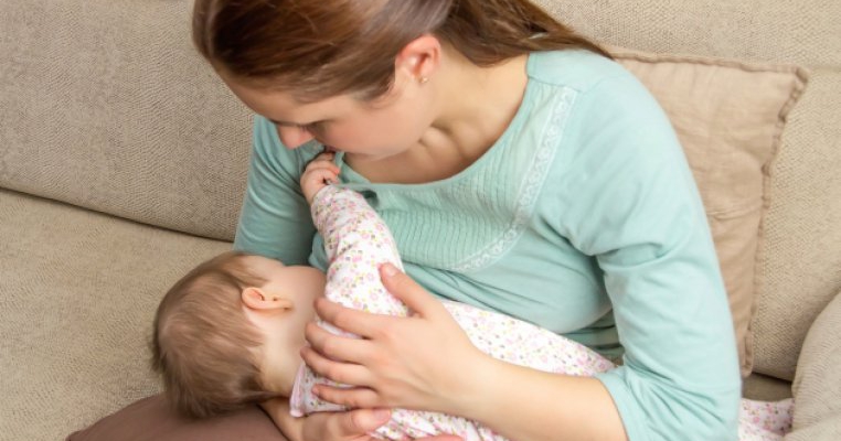 Stimularea lactaţiei: 5 trucuri încercate de mămici
