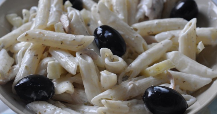Salata de paste cu pui si iaurt 