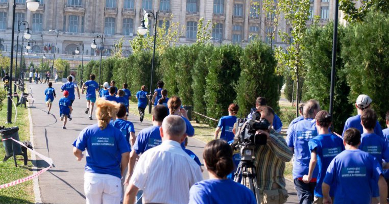 200 de pasionati ai sportului in aer liber au alergat pentru persoanele cu autism