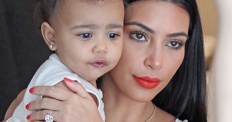 10 ocazii când Kim Kardashian ne-a şocat cu stilul ei de parenting